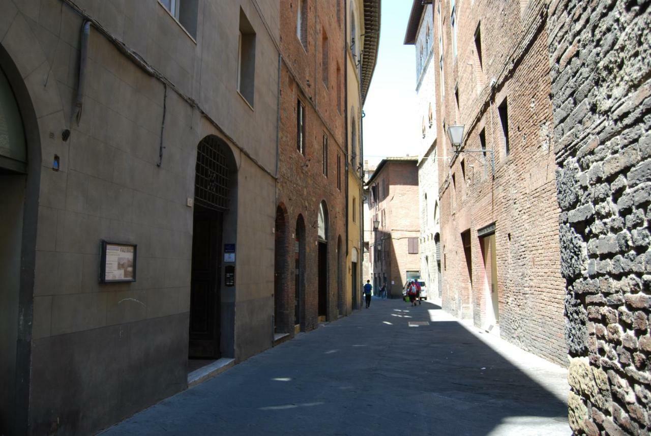 Отель Antica Dimora Del Buongoverno Сиена Экстерьер фото