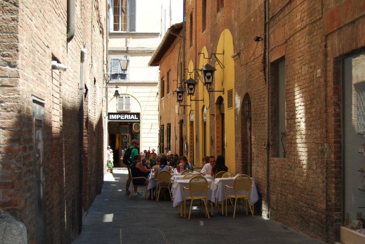 Отель Antica Dimora Del Buongoverno Сиена Экстерьер фото
