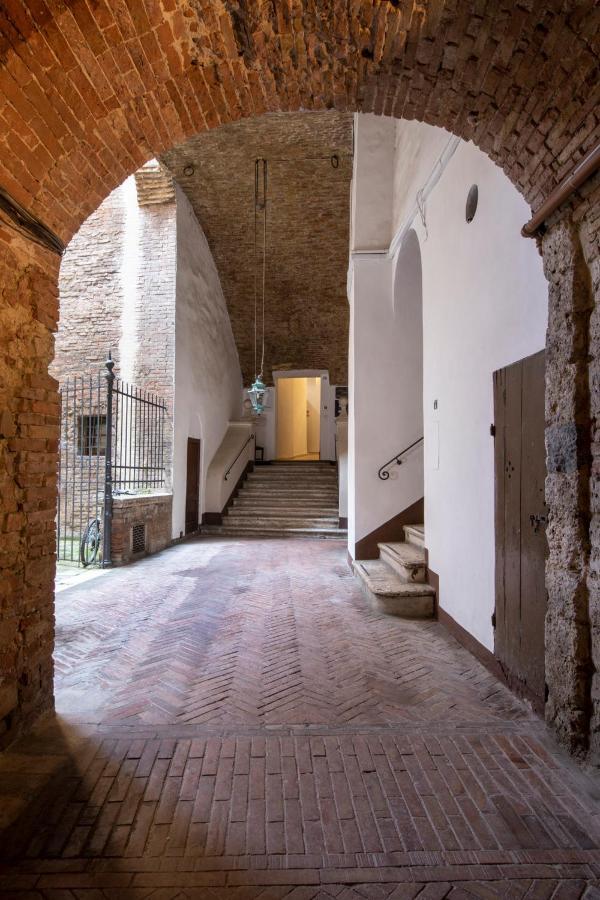 Отель Antica Dimora Del Buongoverno Сиена Экстерьер фото